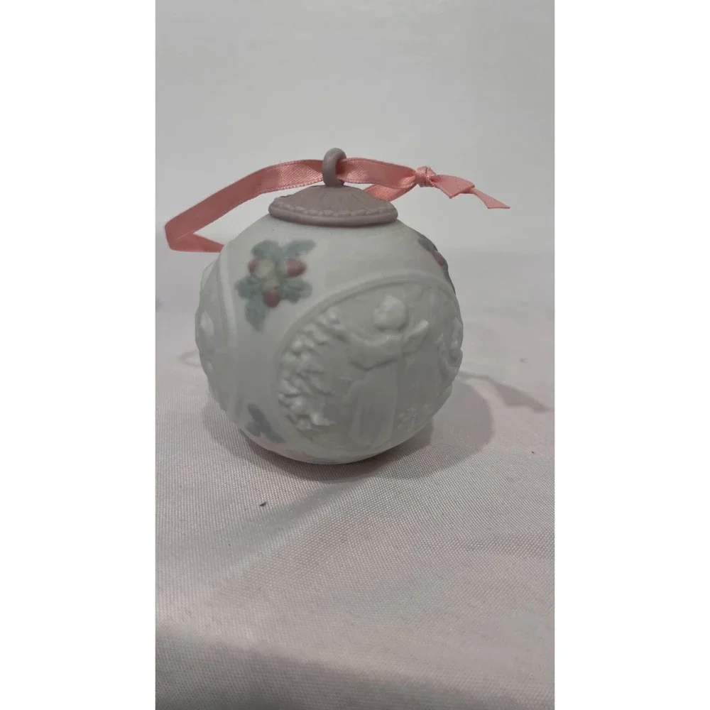Lladro 16442 Porcelain Christmas Ornament Mary Baby Jesus Angels 1997 Spain